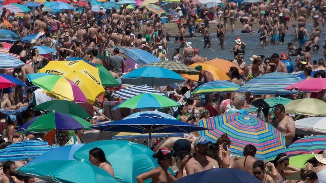 People swarm a public beach in Valencia as a heatwave sweeps Europe. Picture: AFP.