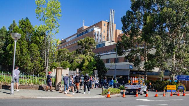 Huge queues have formed outside Royal Perth Hospital’s COVID-19 clinic. Picture: NCA NewsWire/Tony McDonough