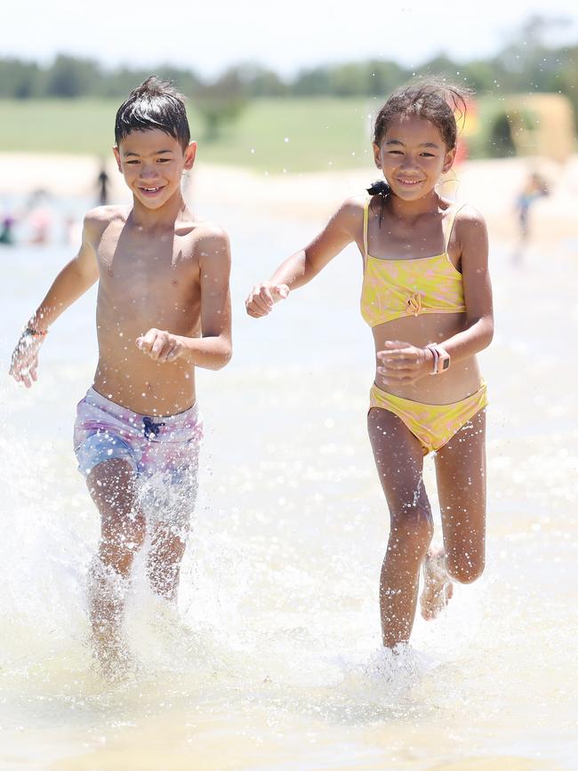 Twins Zaynen and Taegan-Love McCarthey at Penrith Beach. Picture: Rohan Kelly