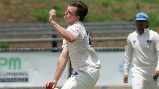 Ivanhoe bowler Jonathan Kuch. Picture: Valeriu Campan