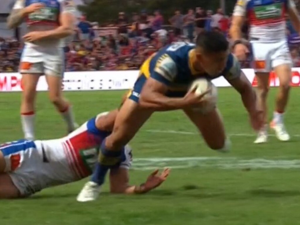 The Moment that saw the penalty try. Photo: Fox League
