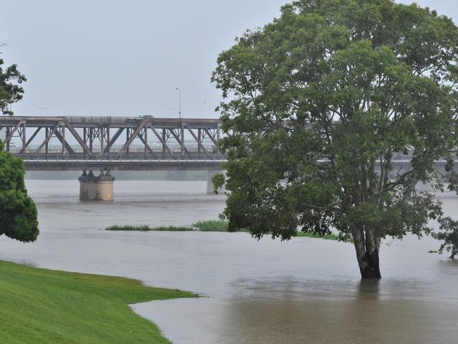 The Clarence River exceeded the 2.1m minor flood level at Grafton in the early afternoon on Wednesday, 16th December, 2020. Photo Bill North / The Daily Examiner