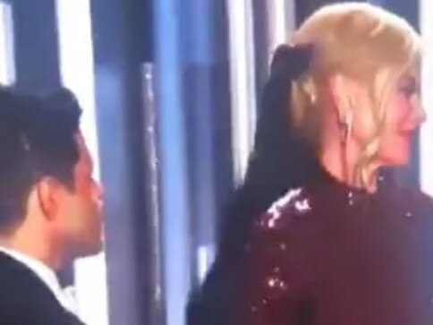 Nicole Kidman accidentally snubbed Rami Malek on stage at the Golden Globes.