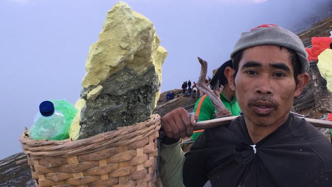 A Kwata Ijen sulphur miner in Banyuwangi.