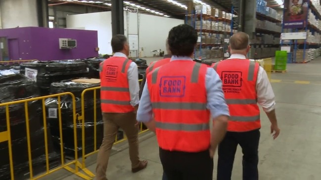 Anthony Albanese visits Foodbank in Melbourne