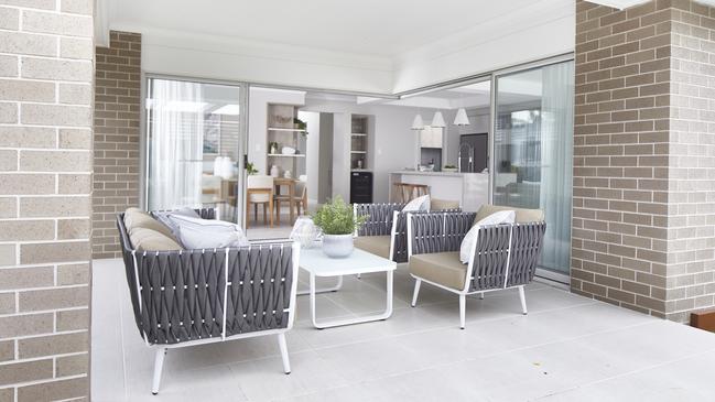 Enjoy the outdoors with a versatile alfresco room.