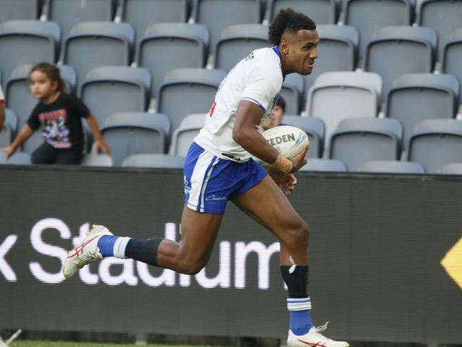 Ratu Rinakama on the fly for Canterbury. Picture: Warren Gannon Photography