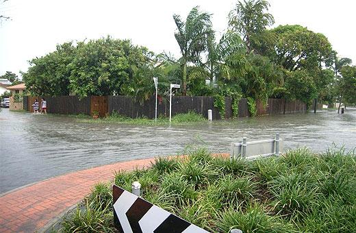 Roundabout of Kippen and Juliet Streets in South Mackay from 8am till about midday, when the waters started to subside. Photo: Contributed by Colleena and Ric Gaynor