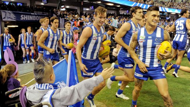 Kangaroo fans get closer to their heroes. (AAP Image/Joe Castro)