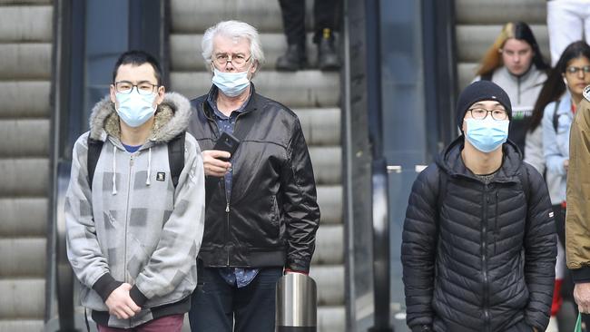 Commuters wear masks in Melbourne. Picture: Wayne Taylor