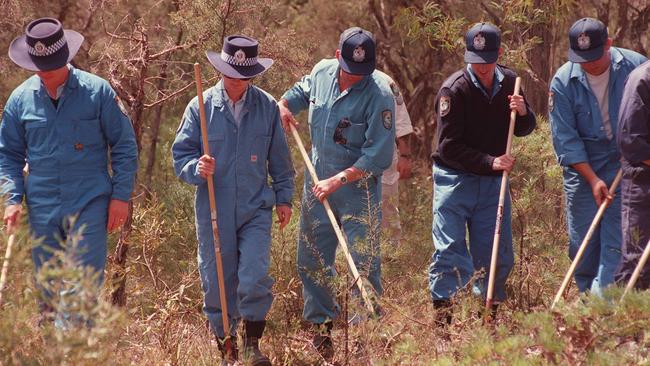 Police search Belanglo Forest in 1993 following the discovery of the bodies of seven missing backpackers.