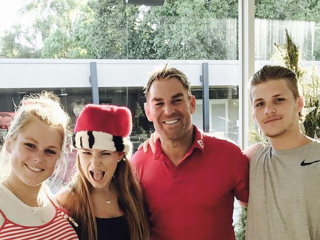 Brooke, Summer, Jackson Warne (left to right) with there father Shane warne.