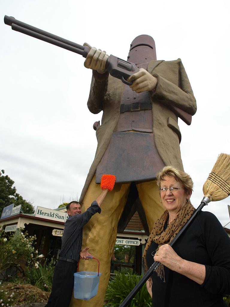 Chris and Rod Gerrett, who formerly ran Kate’s Cottage, Gifts &amp; Souvenirs including the Ned Kelly Museum in Glenrowan, commissioned the Big Ned Kelly statue.