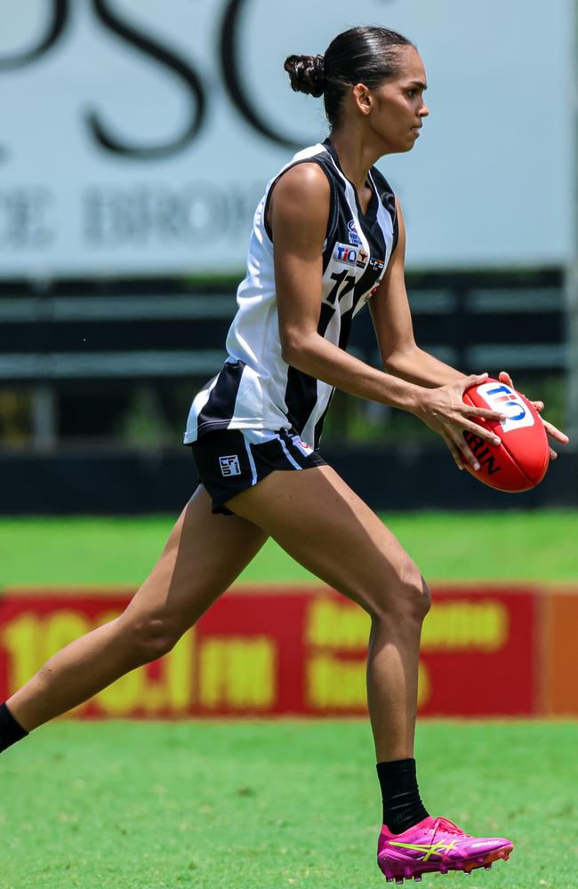 Tatyana Perry playing for the Palmerston Magpies in the 2024-25 NTFL season. Picture: Celina Whan / AFLNT Media