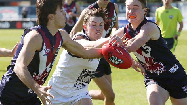 Tanner Bruhn (centre) attacks the footy. Picture: David Crosling