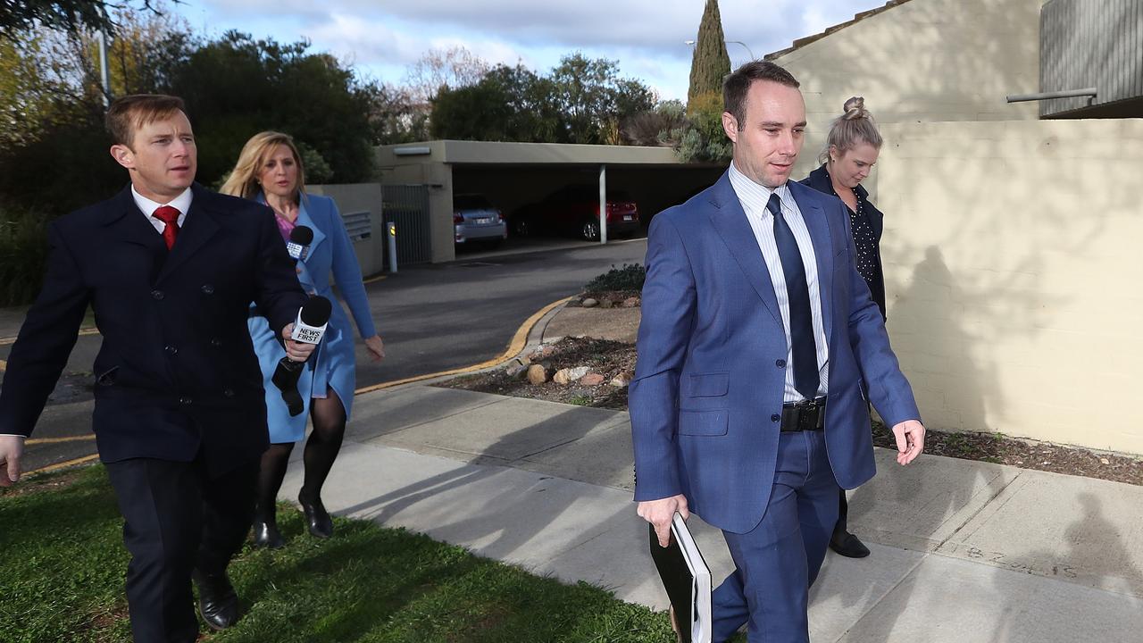 Federal police officers are raiding the home of News Corp Australia journalist Annika Smethurst.