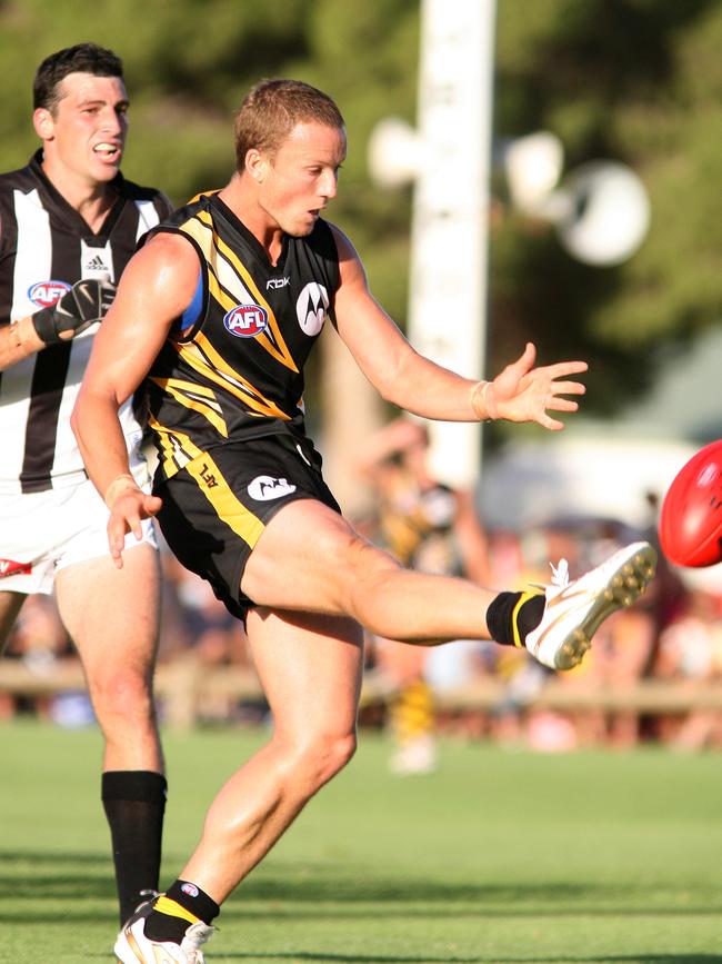 Richmond’s Nathan Brown during the last AFL pre-season match in Sunraysia, played at Quandong Park in Red Cliffs in 2007.