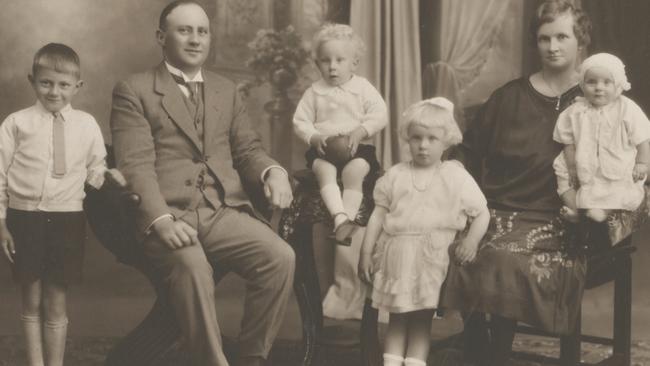 Colin Gramp standing next to father Hugo in the early 1930s.