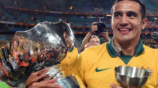 (FILES) This file photo taken on January 31, 2015 shows Australia's Tim Cahill celebrating during the victory run after beating South Korea in the AFC Asian Cup football final at Stadium Australia in Sydney.   Tim Cahill is returning to Australia to end his career playing in the A-League for Melbourne City, putting to rest speculation over the talismanic striker's future. / AFP PHOTO / SAEED KHAN / --IMAGE RESTRICTED TO EDITORIAL USE - STRICTLY NO COMMERCIAL USE--