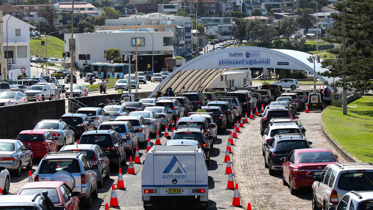 People are seen queuing in their cars at the COVID-19 testing site at Bondi Beach as Omicron continues to spread. Picture: NCA NewsWire / Gaye Gerard