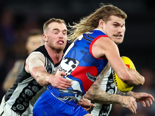 MELBOURNE, AUSTRALIA - JULY 07: Bailey Smith of the Bulldogs is tackled by Tom Mitchell of the Magpies during the 2023 AFL Round 17 match between the Western Bulldogs and the Collingwood Magpies at Marvel Stadium on July 7, 2023 in Melbourne, Australia. (Photo by Dylan Burns/AFL Photos via Getty Images)