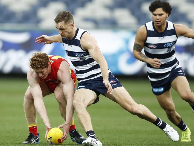 Joel Selwood and Matthew Rowell was going to be a thrilling showdown.