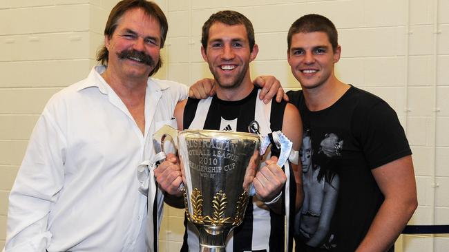 Travis Cloke with dad David, brother Cameron and the 2010 premiership cup.