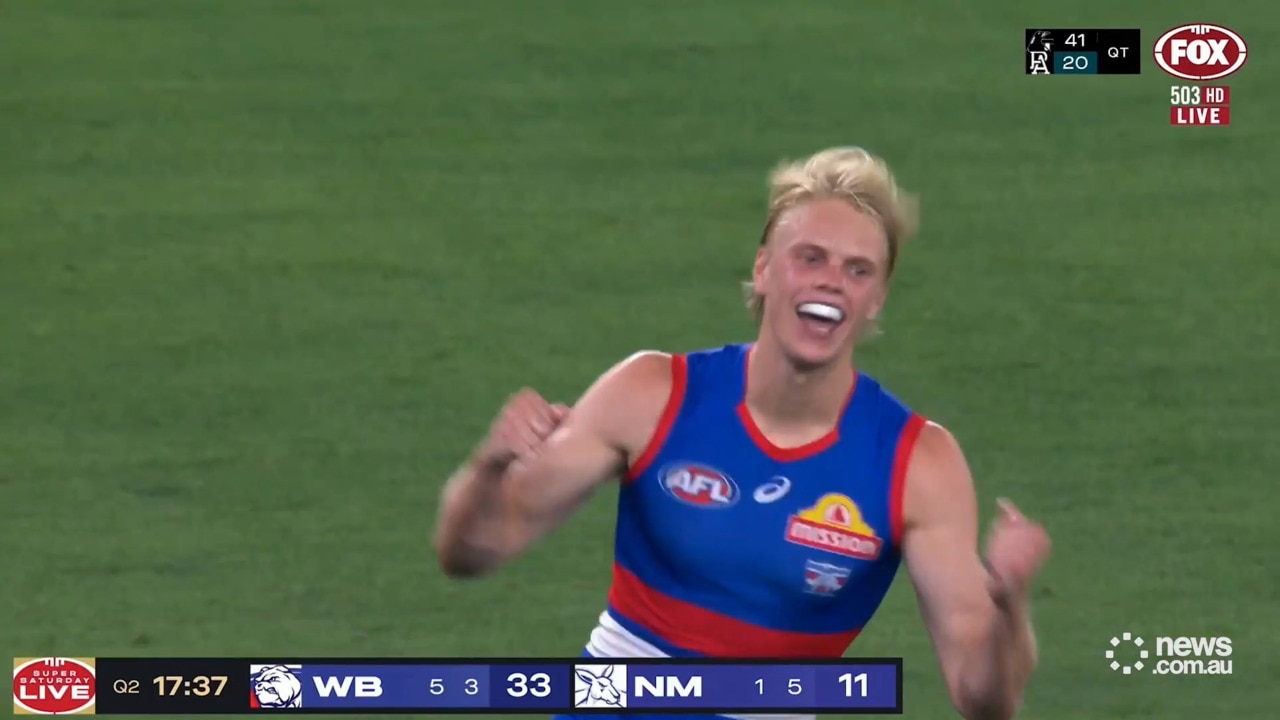 Bulldog's Sam Davidson kicks goal on AFL debut