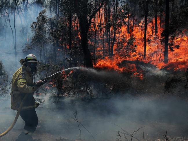 RFS fire crews working to save properties on Ivatt St in Cobar Park near Lithgow. Picture: Tim Hunter.