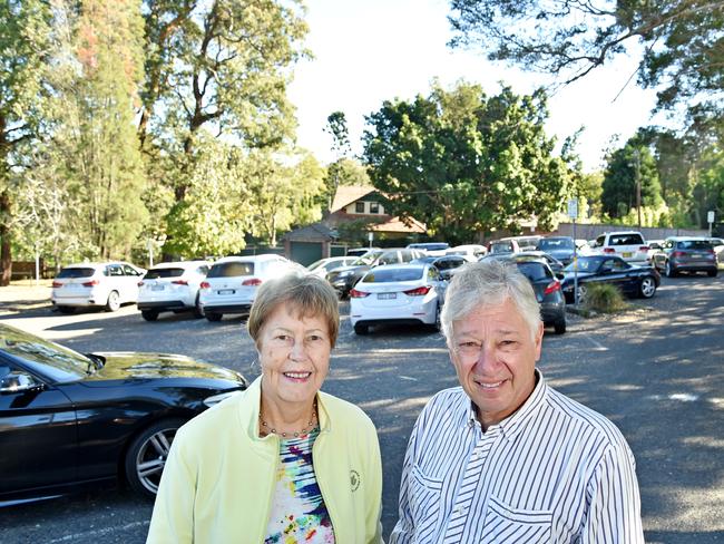 Support Lindfield president Linda McDonald and vice-president Steve McKenzie … praised for their “tireless work”. Picture: Troy Snook