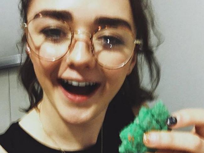 Maisie Williams crashes random G.o.T viewing party