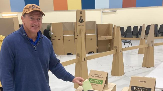 Llew O'Brien voting at Sunshine Beach on Saturday, May 21, 2022.