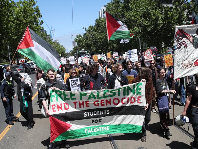 MELBOURNE, AUSTRALIA - NewsWire Photos, NOVEMBER 17, 2023. A student protest calling for Israel to end the war in Palestine held at the American Consulate in Melbourne marches down St Kilda Road.  Picture: NCA NewsWire / David Crosling