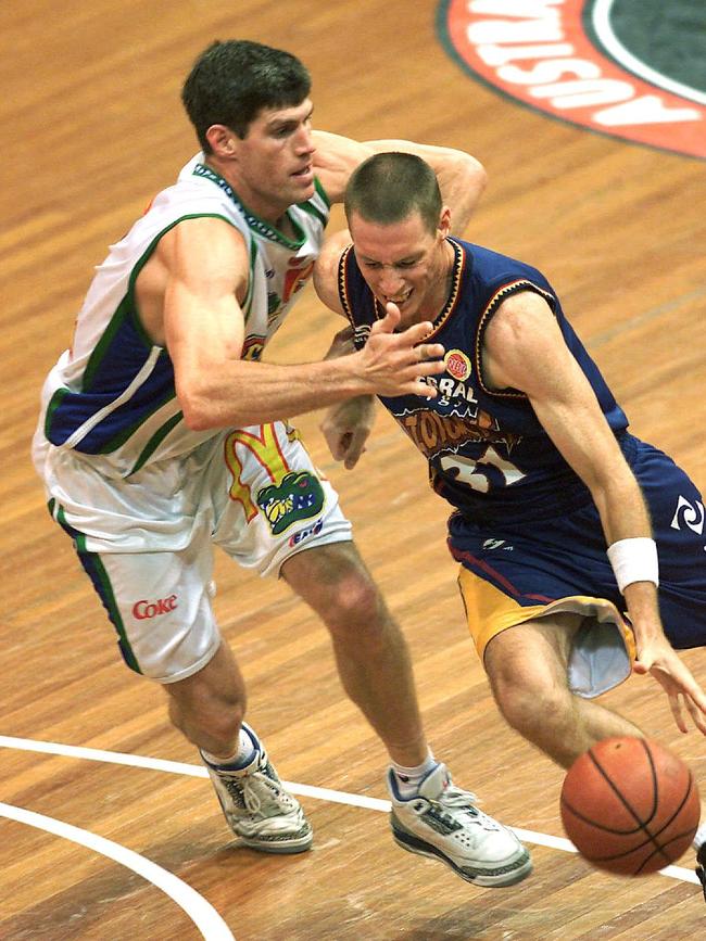 PIC JENNY DUGGAN DT SPORT 15.02.02...West Sydney Razorbacks v Townsville Crocs at the State Sports centre Homebush...John Rillie breaking through