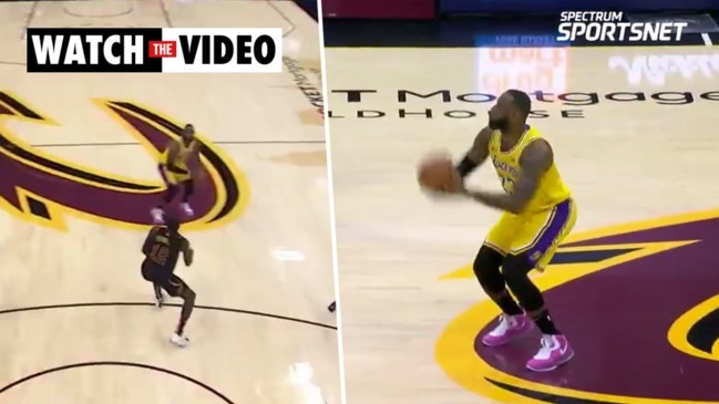 Lebron James' insane centre-court logo score