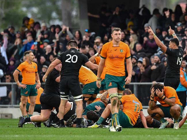 New Zealand players celebrate after winning the Rugby Championship & Bledisloe Cup Test match between Australia and New Zealand at Forsyth Barr Stadium in Dunedin on August 5, 2023. (Photo by Sanka Vidanagama / AFP)