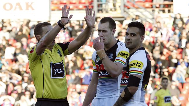 Referee Ben Cummins sends Tyrone May of the Panthers to the sin bin for his involvement in a melee during the Round 23 NRL match between the Penrith Panthers and the Newcastle Knights at Panthers Stadium in Sydney, Saturday, August 18, 2018. (AAP Image/Darren Pateman) NO ARCHIVING, EDITORIAL USE ONLY