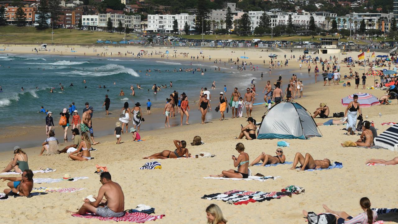 Temperatures are set to hit 40C, as Sydney battles a heatwave. Picture: NCA NewsWire/Joel Carrett