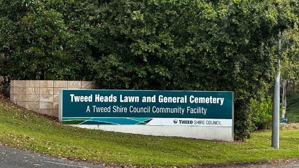 The entry to the cemetery on Kirkwood Road at Tweed Heads.