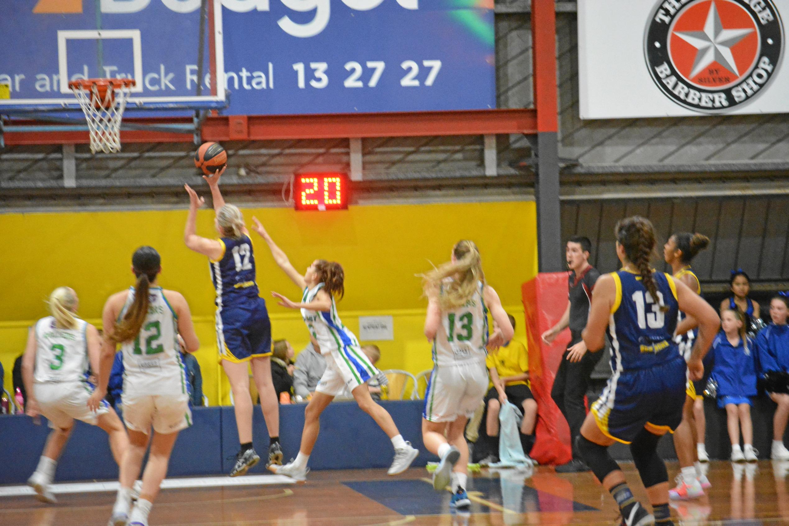 144-gamer Amanda Beatson knocks down two points. Picture: Nick Kossatch GLA040819QBL