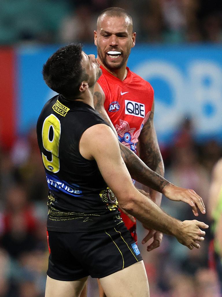 Cotchin’s head reels backwards after the Franklin contact.