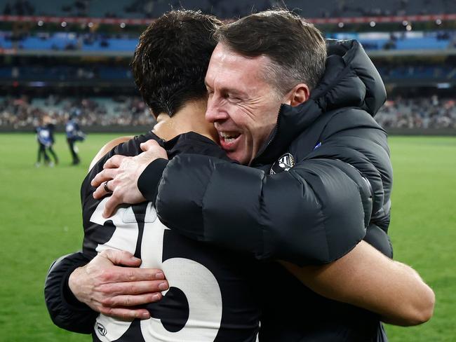 MELBOURNE, AUSTRALIA - AUGUST 17: Nick Daicos (left) and Craig McRae, Senior Coach of the Magpies celebrate during the 2024 AFL Round 23 match between the Collingwood Magpies and the Brisbane Lions at The Melbourne Cricket Ground on August 17, 2024 in Melbourne, Australia. (Photo by Michael Willson/AFL Photos via Getty Images)