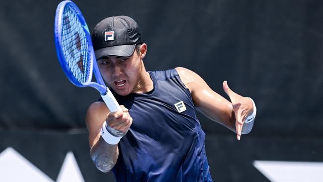 ADELAIDE, AUSTRALIA - JANUARY 08: Rinky Hijikata of Australia pa in his match against Brandon Nakashima of USA during day three of the 2025 Adelaide International at Memorial Drive on January 08, 2025 in Adelaide, Australia. (Photo by Mark Brake/Getty Images)