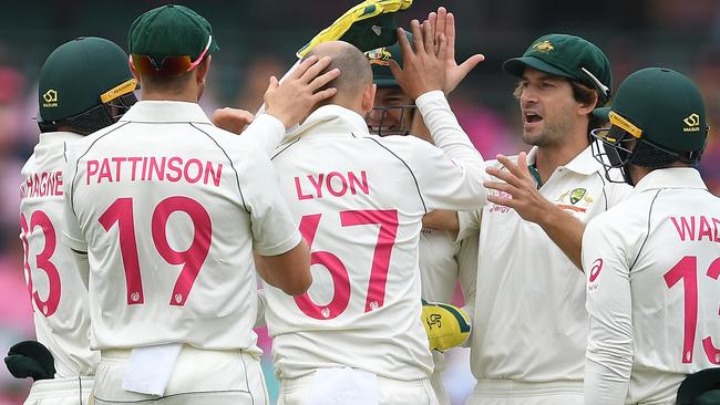 Nathan Lyon of Australia celebrates with teammates after taking the wicket of Tom Blundell of New Zealand on day 3 of the third Test Match between Australia and New Zealand at the SCG in Sydney, Sunday, January 5, 2020. (AAP Image/Dan Himbrechts) NO ARCHIVING, EDITORIAL USE ONLY, IMAGES TO BE USED FOR NEWS REPORTING PURPOSES ONLY, NO COMMERCIAL USE WHATSOEVER, NO USE IN BOOKS WITHOUT PRIOR WRITTEN CONSENT FROM AAP