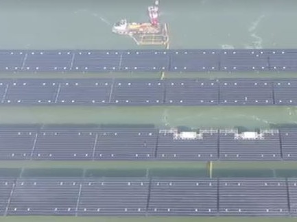 The initial power units of China's first 1-gigawatt offshore photovoltaic project have been connected to the State Grid. Picture: China News Service