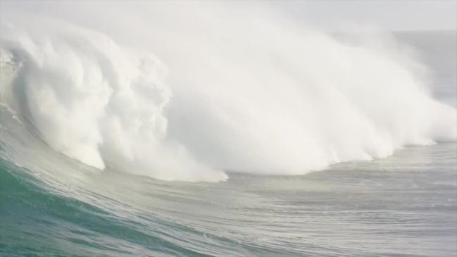 Mark Mathews wipes out at Jaws, 2015