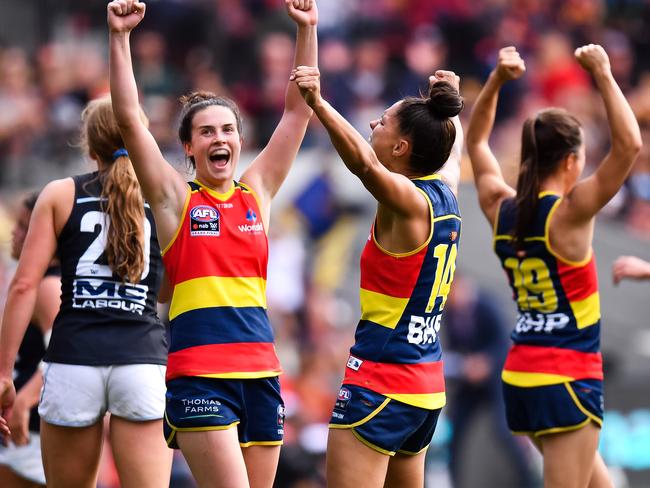 ADELAIDE, AUSTRALIA - MARCH 31: Adelaide Crows players celebrate as the final siren sounds during the AFLW Grand Final match between the Adelaide Crows and the Carlton Blues at Adelaide Oval on March 31, 2019 in Adelaide, Australia. (Photo by Daniel Kalisz/Getty Images)