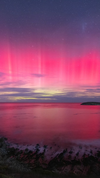 Celestial Spectacle: Aurora australis dazzles South Australia