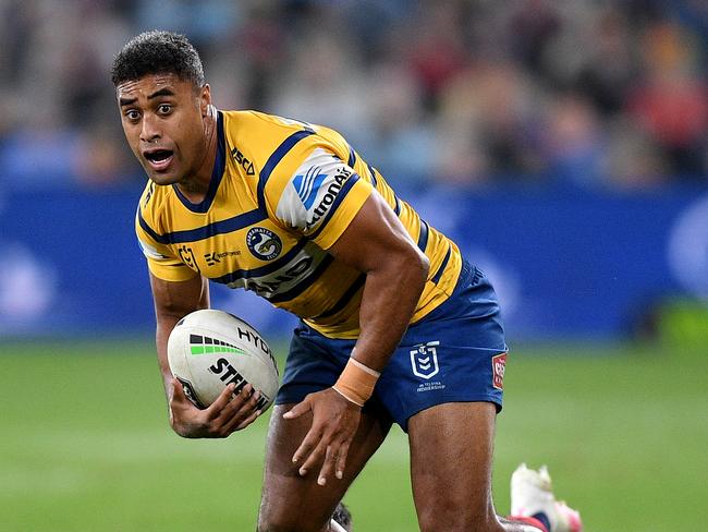 Michael Jennings of the Eels evaded a tackle by Joseph Manu of the Roosters during the Round 6 NRL match between the Sydney Roosters and the Parramatta Eels at Bankwest Stadium in Sydney, Saturday, June 20, 2020. (AAP Image/Dan Himbrechts) NO ARCHIVING, EDITORIAL USE ONLY