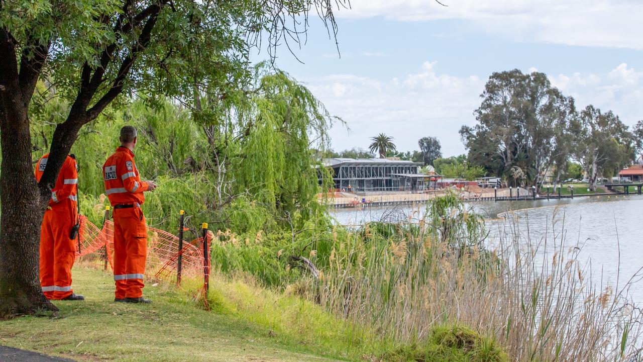 Emergency workers scour the river. Picture: Riverland Commercial Photography